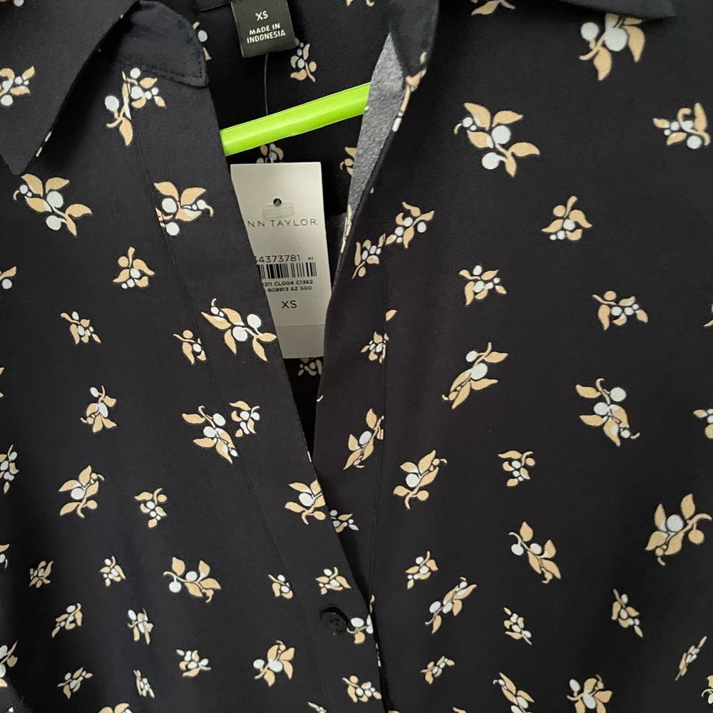 Ann Taylor floral Essential Blouse XS